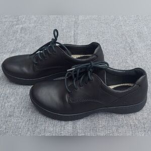 Born Leather Kids Uniform Shoes ~ sz 6